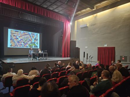 Na javni predstavitvi Zelenega kareja v kulturnem domu